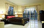 138-55 master bedroom with en-suite